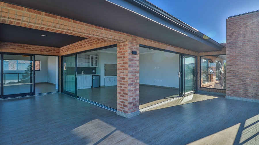 4 Bedroom Property for Sale in Wavecrest Eastern Cape